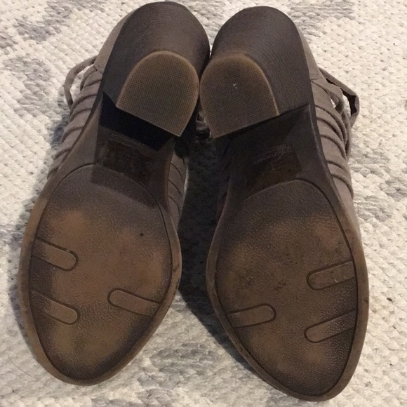 Light brown booties with weaving pattern - Picture 6 of 8